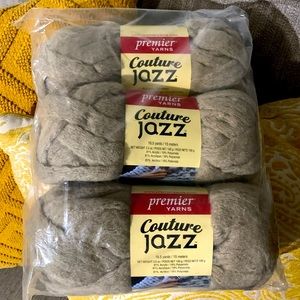 Couture Jazz premier jumbo yarn 24 pack Beige